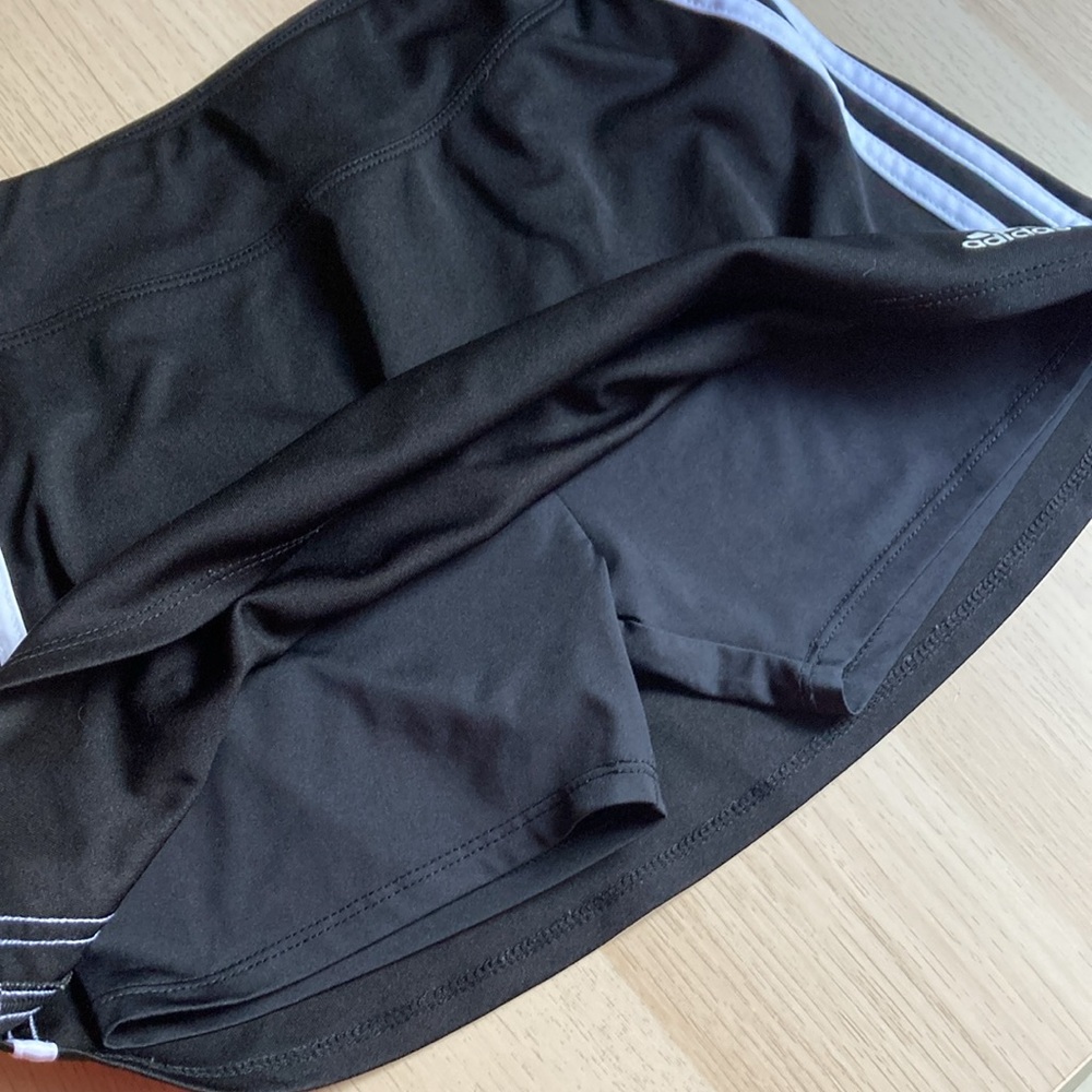 Adidas girls Black and white tennis Skirt, kid size 10-12, built in shorts - Picture 7 of 7
